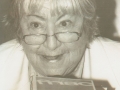 Gloria Fuertes leyendo Aconsejo beber hilo, en 1996